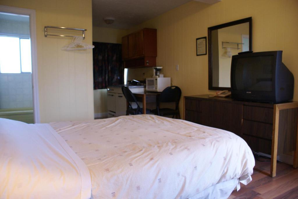 River Heights Motel กูร์เตอเนย์ ห้อง รูปภาพ